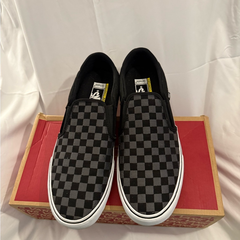 Canvas upper with check board designed sidewalk Elastic side panel